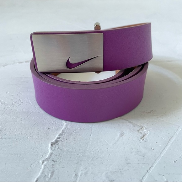 NIKE GOLF WOMEN'S BELT SLEEK MODERN PLAQUE PURPLE BELT with Silver Buckle SIZE M - Picture 2 of 7